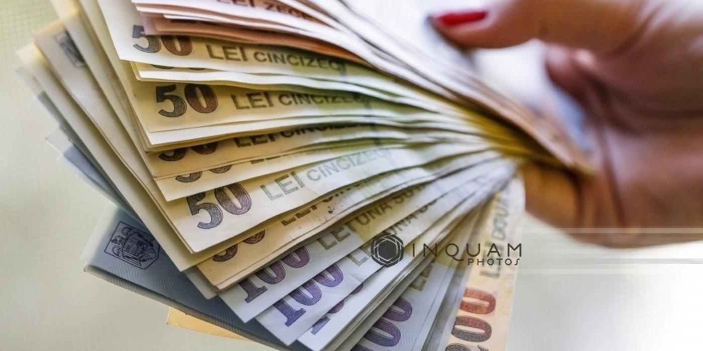 Legea pensiilor – Femeile şi bărbaţii ies la pensie la 65 de ani, atingerea acestei vârste fiind eşalonată / Stagiul complet de cotizare – 35 de ani, stagiul minim – 15 ani / Punctul de pensie – 81 de lei / Condiţii de reducere a vârstei de pensionare