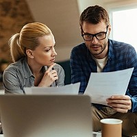 De ce să nu aplici singur pentru un credit și ce soluții există