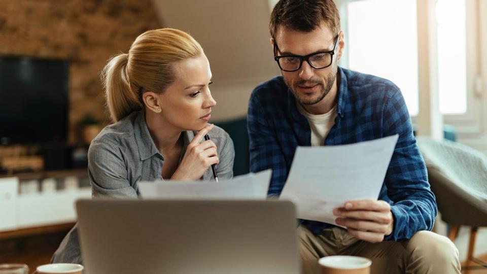 De ce să nu aplici singur pentru un credit și ce soluții există