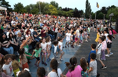 West Side Flower Fest: Ediția a treia aduce trei zile de sărbătoare florală, muzică și distracție în Parcul Drumul Taberei (30 mai – 1 iunie)