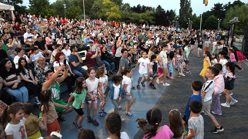 West Side Flower Fest: Ediția a treia aduce trei zile de sărbătoare florală, muzică și distracție în Parcul Drumul Taberei (30 mai – 1 iunie)