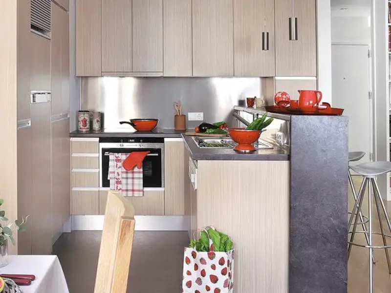 Model de bucatarie mica integrata in spatiul livingului