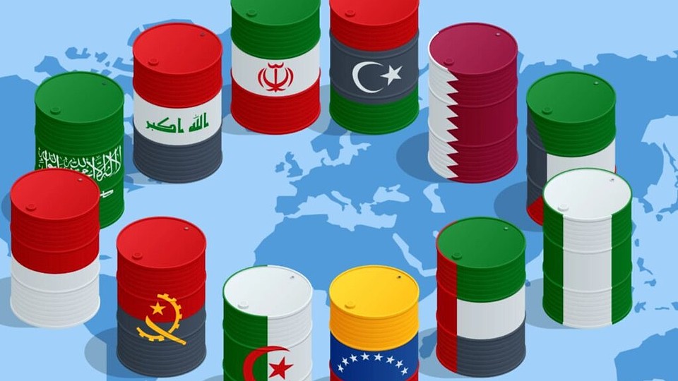 Prețul petrolului scade pe fondul majorării producției în OPEC+