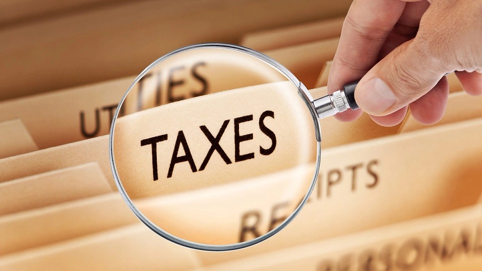 Taxe care intră în vigoare de sâmbătă, 5 aprilie. Se schimbă regulile comerțului