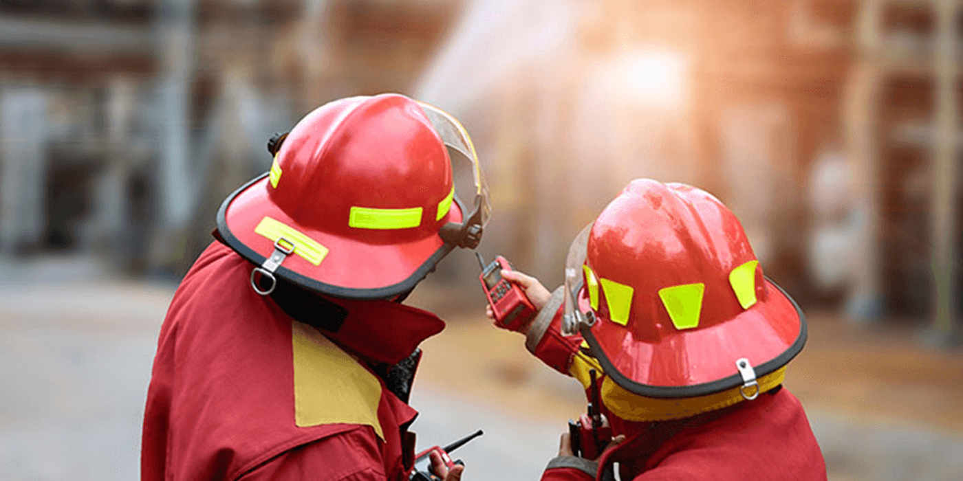 O persoana a suferit un atac de panică în urma izbucnirii unui incendiu într-un imobil din Cluj-Napoca