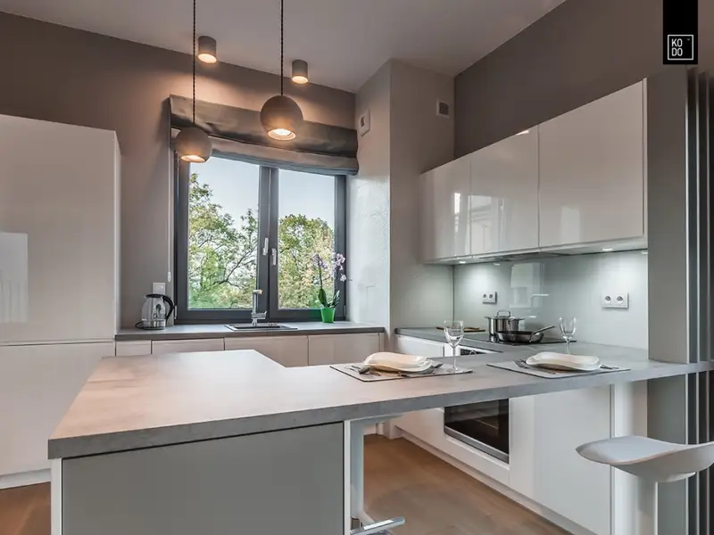 Un spatiu de mici dimensiuni minimalist amenajat intr-un apartament de 2 camere