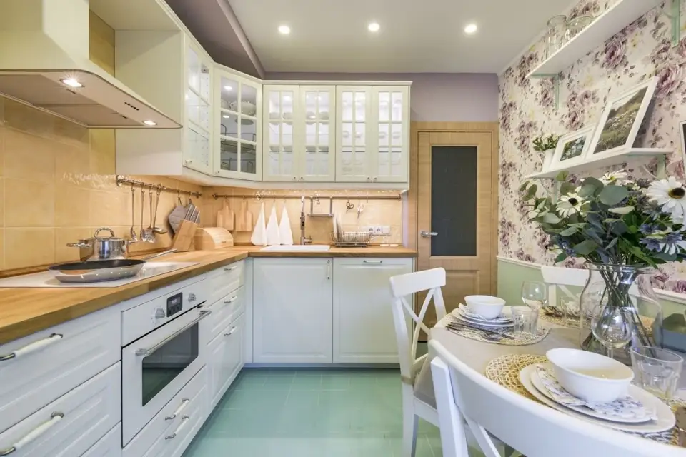 9 Square Meter Kitchen Designed in a Provençal Style
