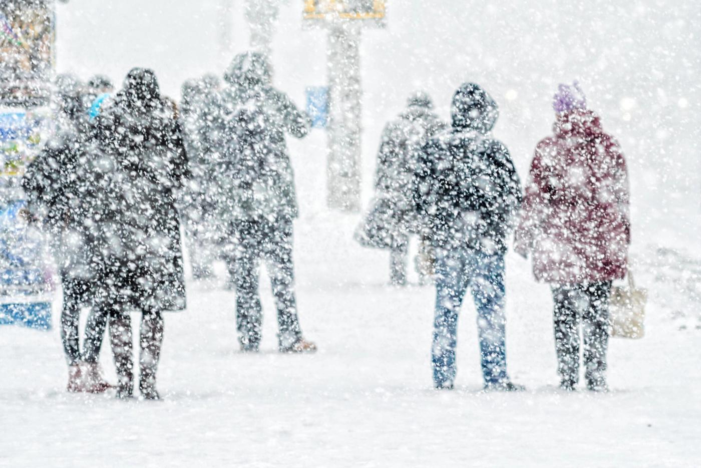 ANM: Prognoza meteo pentru următoarele zile. Vremea se va schimba radical. Cod galben și portocaliu de ninsori