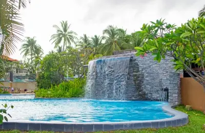 Cascading Pool: A Relaxation Oasis in Your Backyard