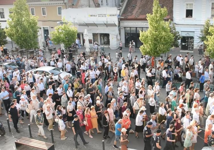 Mii de credincioși clujeni au participat în Duminica Cincizecimii, la tradiționala Procesiune de Rusalii