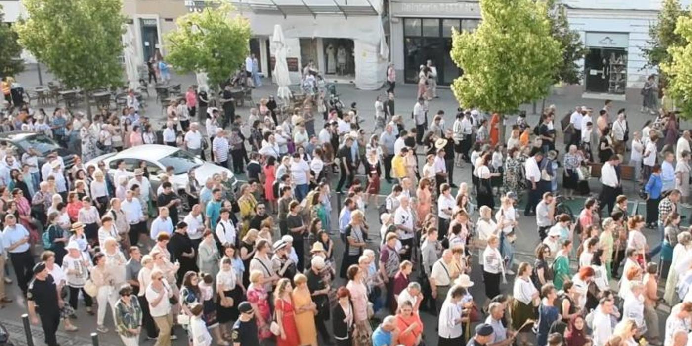 Mii de credincioși clujeni au participat în Duminica Cincizecimii, la tradiționala Procesiune de Rusalii