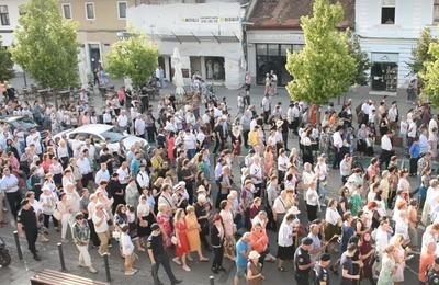 Mii de credincioși clujeni au participat în Duminica Cincizecimii, la tradiționala Procesiune de Rusalii