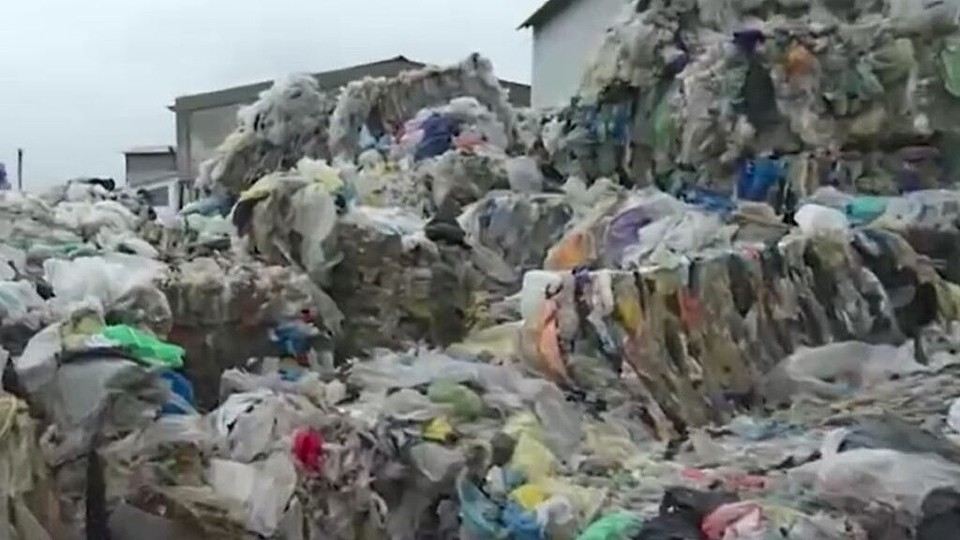România pregătește o ordonanță pentru blocarea deșeurilor fals marcate ca produse second-hand