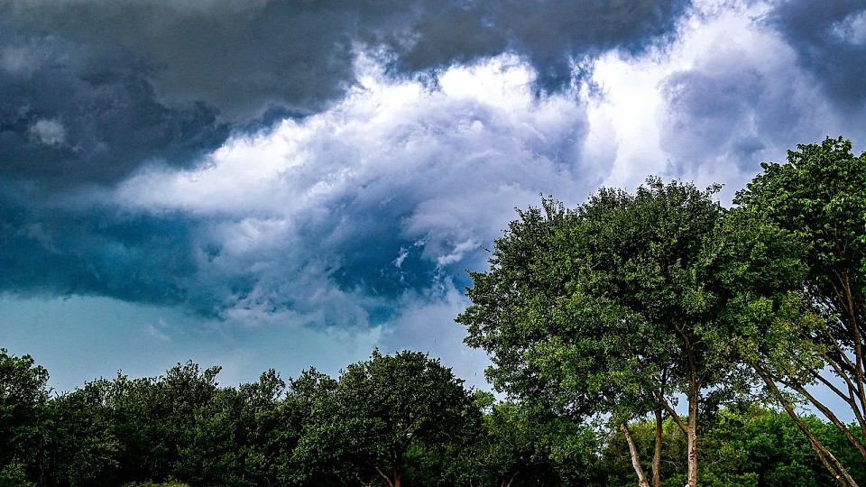 Prognoza meteo, 28 mai. Vreme rece, instabilă cu descărcări electrice și vânt. Zonele cele mai afectate