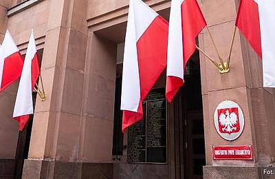 Polonia e țara care cumpără cel mai mult aur și are o rezervă mai mare decât cea de la Banca Angliei: Creșterea independenței provoacă rumoare în Germania, care simte că nu mai poate controla deciziile de la Varșovia
