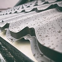Scurgerea pentru acoperiș: cum o dimensionezi corect în funcție de suprafața acoperită și tipul învelitorii