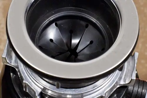 Tocatorul de resturi menajere – dispozitivul care ne face viata mai usoara