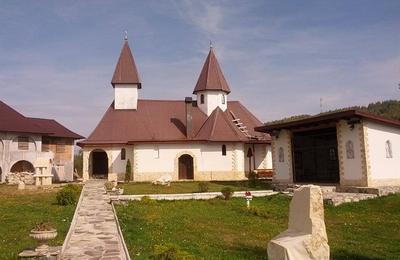 Starețul Mănăstirii Muntele Rece din Cluj a fost schimbat din funcție