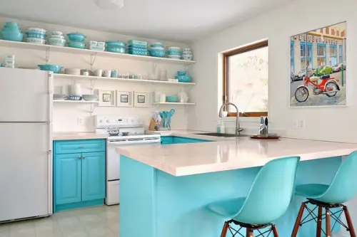 O renovare de bucatarie aerisita si colorata