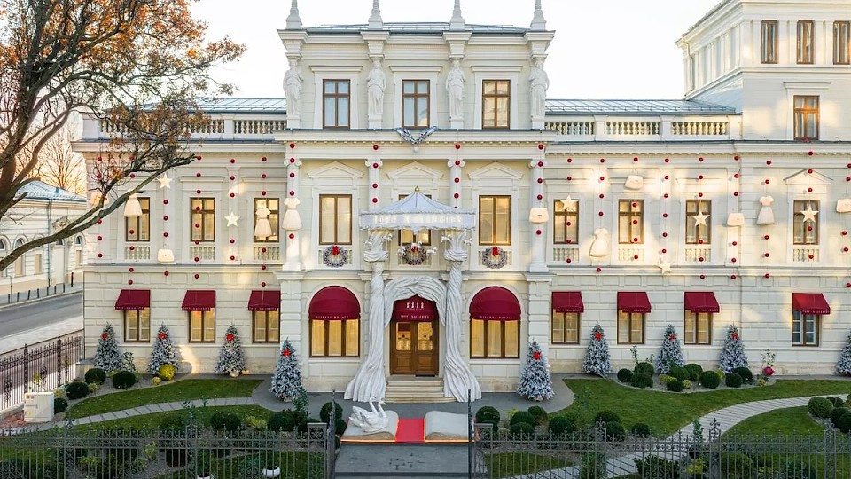 Brandul de produse premium de travel Harper Collective este disponibil și în România