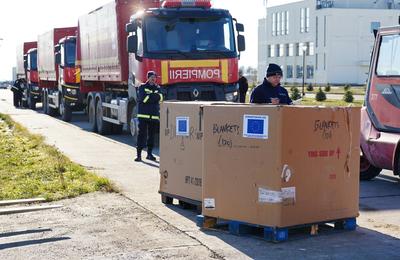 Ucraina va primi 30 de camioane cu ajutoare, donate de americani, prin hub-ul umanitar de la Suceava