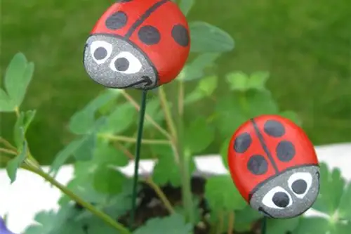 Proiect DIY distractiv pentru cei mici: pietricele colorate