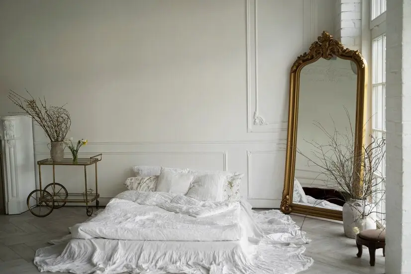 Oglinzile în dormitor. Cum te pot ajuta în amenajarea cu stil a acestei încăperi