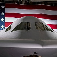 Bombardierul SUA B-21 Raider de 750.000.000$ trece toate testele. Poate lovi ținte în Iran, Rusia și China