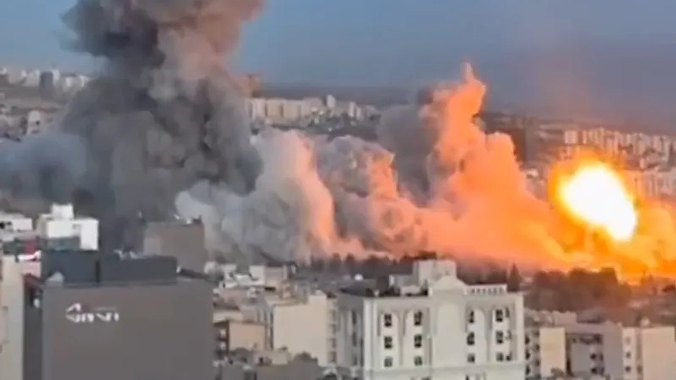 Război în Orient: Explozii masive la Teheran și Beirut. Consulatul SUA din Dubai, atacat de drone