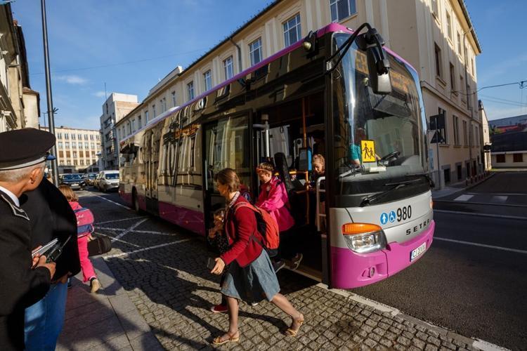 Care este noul traseu al liniei de transport special elevi E9