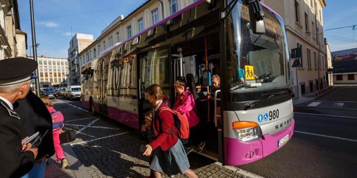 Care este noul traseu al liniei de transport special elevi E9