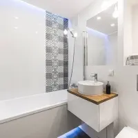 20 de amenajari de bai din apartamente mici