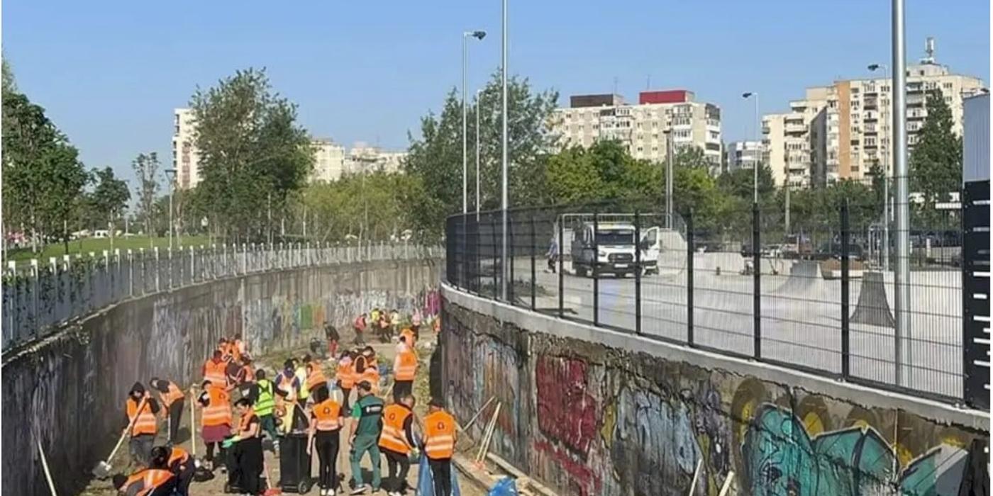 Un focar de infecție! 12 tone de gunoi au fost strânse în 1.500 de saci, în pasajul subteran de la Parcul Liniei din Sectorul 6