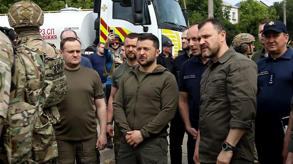 În Ucraina, „începe să se simtă iz de campanie prezidenţială”. Cât de puternic mai este Zelenski după trei ani de război