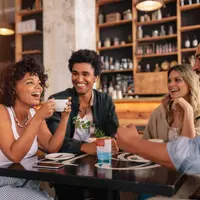 Soluții elegante și durabile de amenajare a unei cafenele