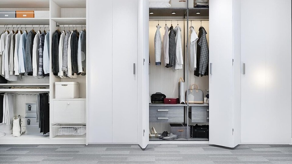 Ce tip de uși sunt ideale pentru un dressing modern?