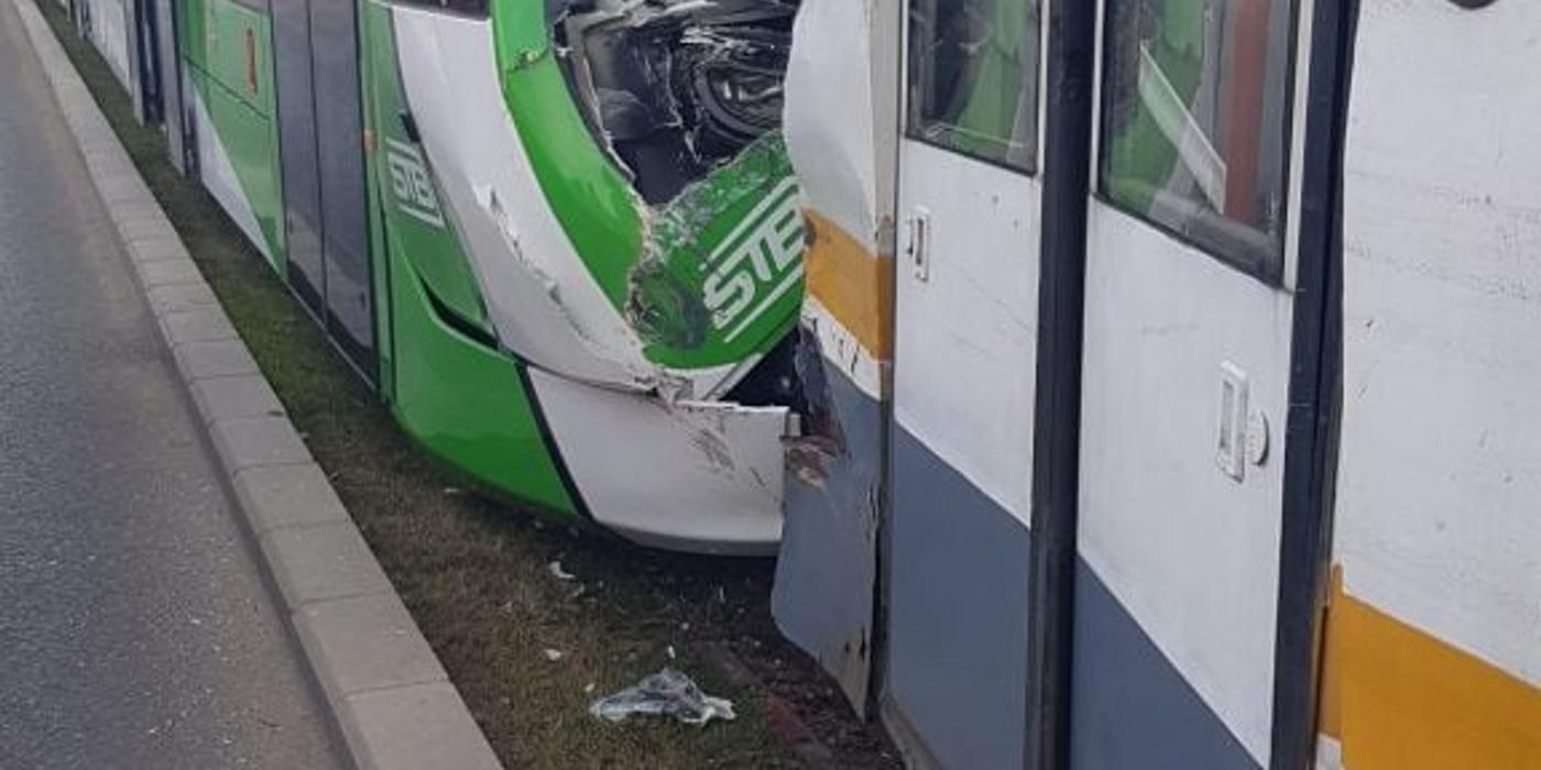 Două tramvaie s-au tamponat pe Şoseaua Giurgiului. Circulaţia pe liniile 7, 19 şi 25 a fost blocată temporar
