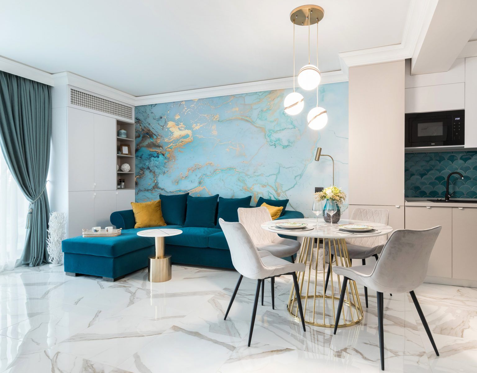 Accente de culoare la malul mării  amenajarea unui apartament de vacanta de 42 mp