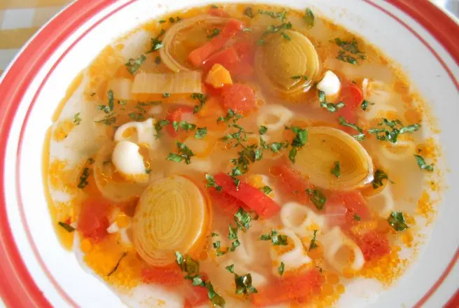 Ciorbă de praz vegană – rețetă tradițională