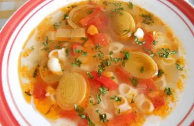 Ciorbă de praz vegană – rețetă tradițională