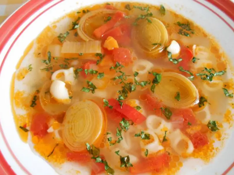 Ciorbă de praz vegană – rețetă tradițională