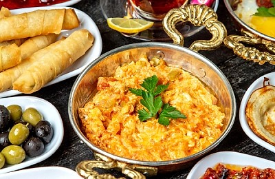 Afiyet olsun! Amprenta perenă a gastronomiei Otomane: O analiză istorico-culinară a unui patrimoniu multicultural.