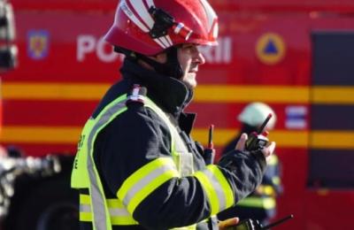 Incendiu la o instalație fotovoltaică din Costinești, lichidat operativ de pompieri