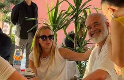Ambasada Italiei în Albania plăteşte, din ordinul lui Meloni, după o discuţie cu Edi Rama, nota de 80 de euro lăsată neplătită de patru turişti italieni la un restaurant în oraşul albanez Berat. ”Plătiţi nota acestor idioţi, vă rog, şi faceţi un comunicat!”