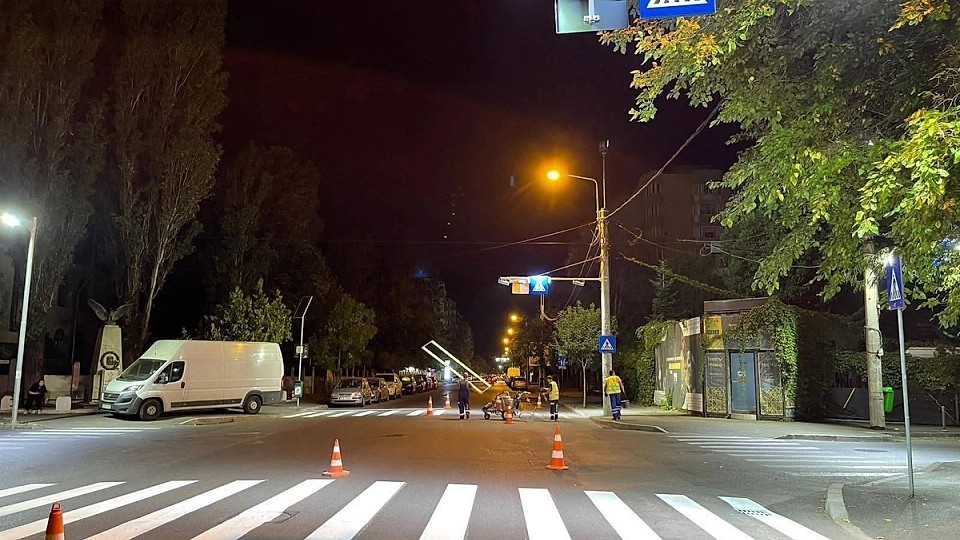În Sectorul 6 vor fi peste 300 de treceri de pietoni suprailuminate până la sfârșitul anului — promite primarul Ciucu
