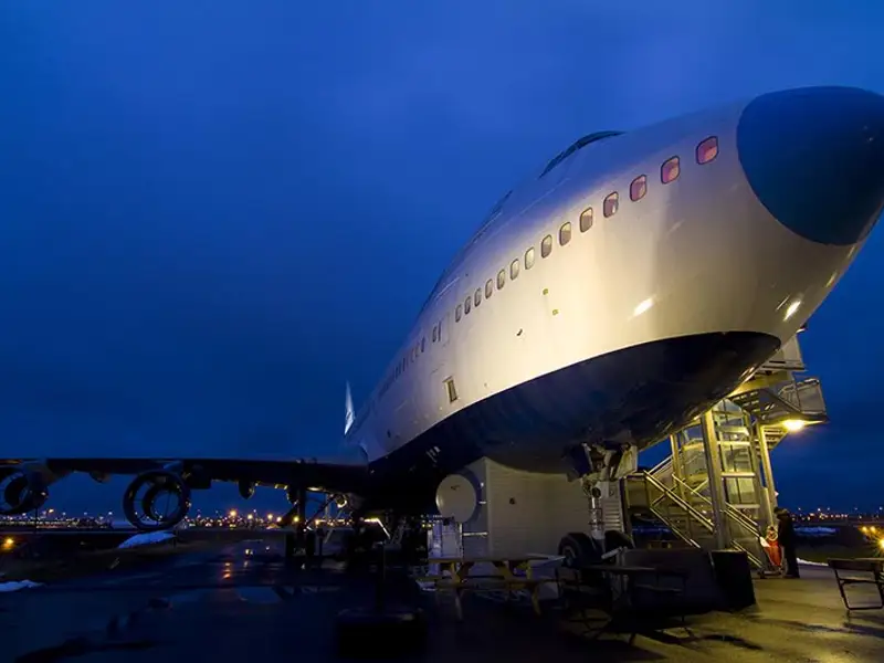 Hotelul Jumbo Stay din Suedia: O poveste fascinantă a arhitecturii aviatice