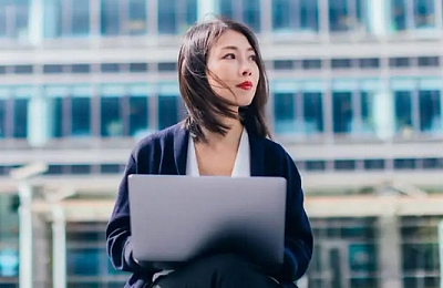 România, hub european al investițiilor la feminin: Cota de participare pe platforma XTB a atins un nou maxim în 2025