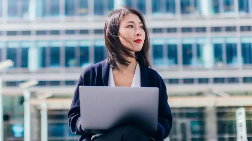 România, hub european al investițiilor la feminin: Cota de participare pe platforma XTB a atins un nou maxim în 2025