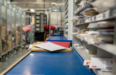 Proiect Autoritatea din Comunicaţii: Limita de greutate a coletelor, în acord cu reglementările în materie, se modifică de la 50 kg la 31,5 kg