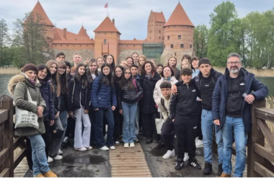 Experiență europeană la Vilnius: Elevii și profesorii Liceului „Traian” din Constanța, ambasadori ai educației moderne în Lituania